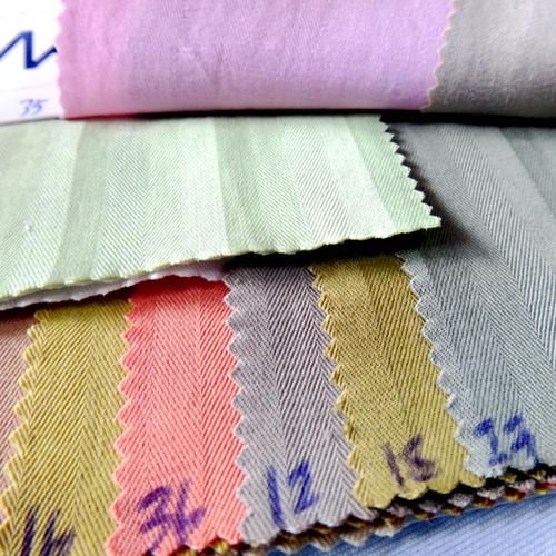 25%天丝 75%棉织造而成,经典人字斜纹,垂感远超普通棉布,纹路细腻